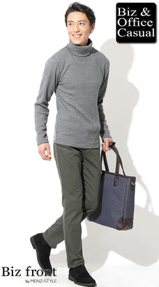 オリーブグリーン（カーキ）のチノパンのメンズコーデ例