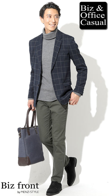 ネイビージャケット×カーキパンツのコーデ