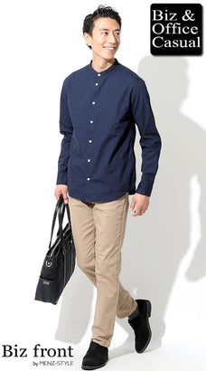 ベージュのチノパンのメンズコーデ例