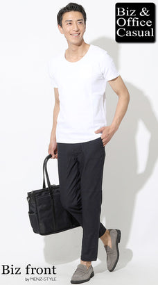 スラックスとtシャツのメンズコーデ例