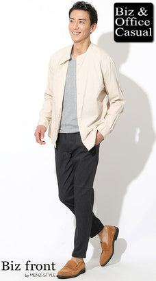 50代ぽっちゃり男性におすすめのベージュマオカラーシャツ×チャコールグレーパンツの上品カジュアルコーデ