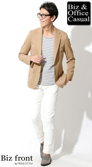 ベージュの服×白パンツコーデ例