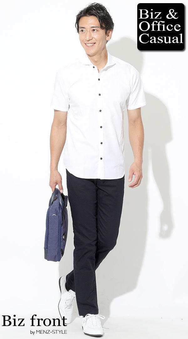 ネイビーのチノパンのメンズコーデ例