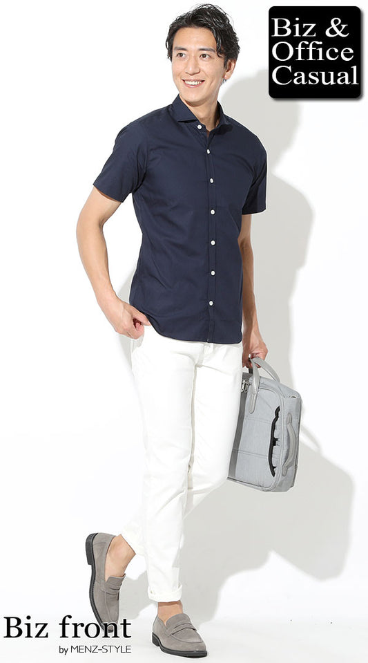半袖ネイビーシャツ×白ロングパンツ×グレースエードローファー　ロールアップスタイル　biz20ss_2474