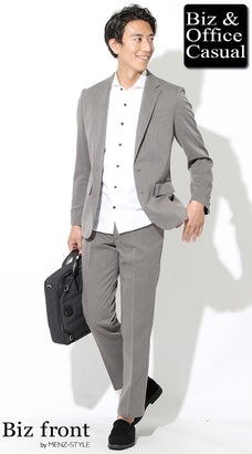 グレージャケット×グレーパンツコーデ例