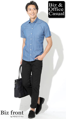 黒パンツとデニムシャツのコーデ例