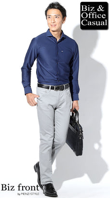 チノパンとポロシャツのコーデ例