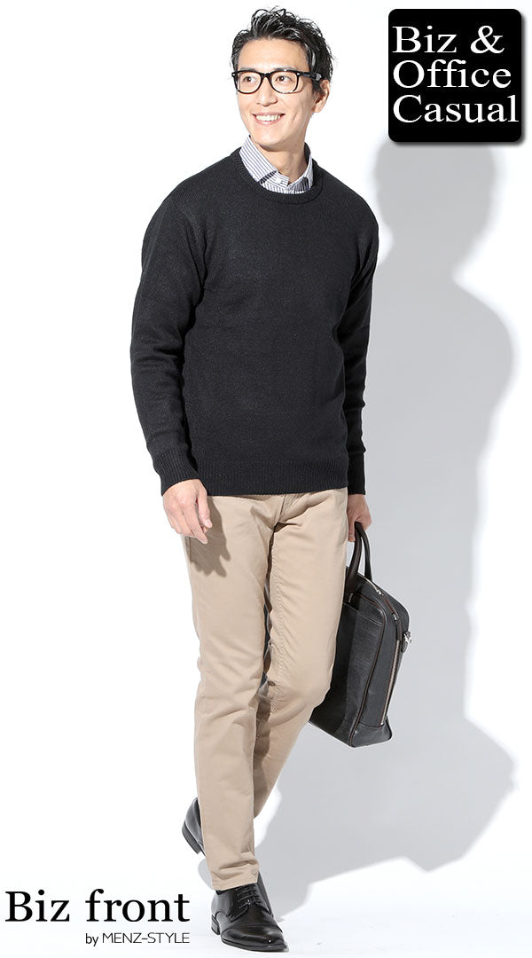 ベージュチノパンのコーデ例