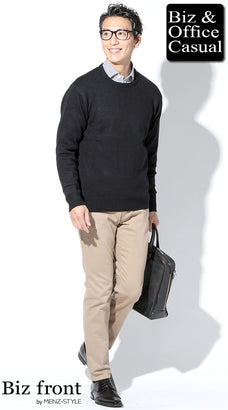 ベージュチノパンのコーデ例