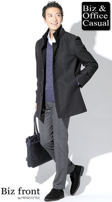 黒のスタンドカラーコートのスーツ・ビジネスコーデ例