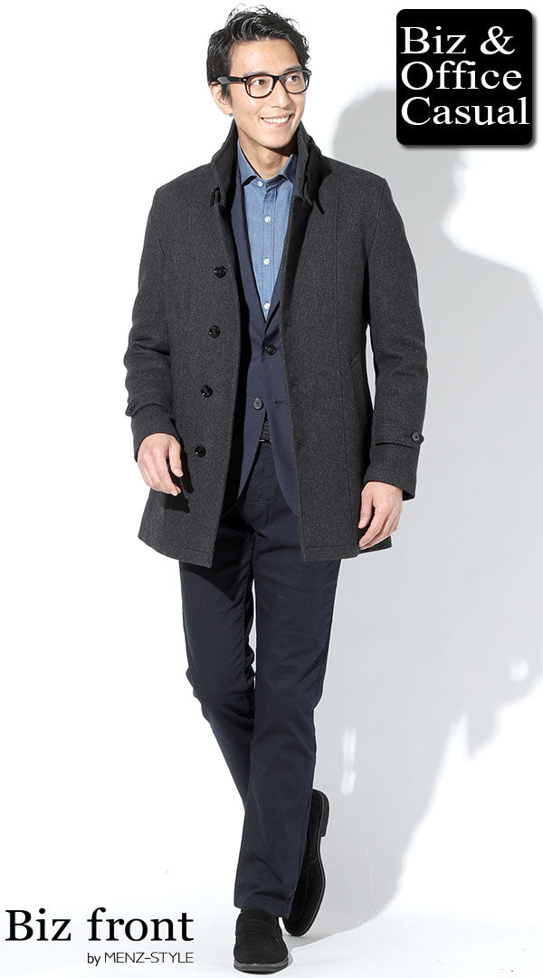 ネイビーのチノパンのメンズコーデ例