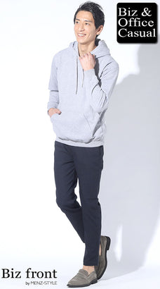 50代ぽっちゃり男性におすすめのグレースウェットパーカー×ネイビーパンツの落ち着きカジュアル