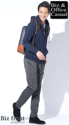 50代ぽっちゃり男性におすすめのネイビーパーカー×グレースラックスのきれいめカジュアル