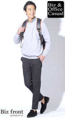 50代ぽっちゃり男性におすすめのグレースウェットトレーナー×ギンガムチェックシャツの軽やかカジュアル