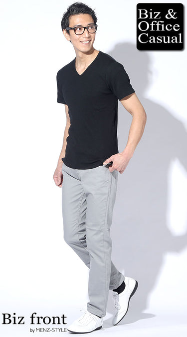 ライトグレーパンツ×Tシャツの夏メンズコーデ