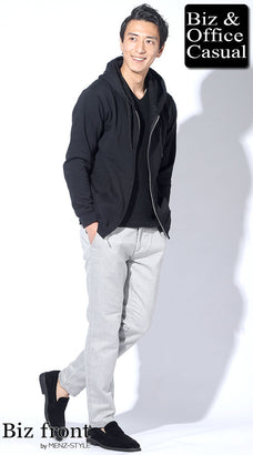 50代ぽっちゃり男性におすすめの黒スウェットパーカー×グレースウェットパンツのモノトーンオフィスカジュアル