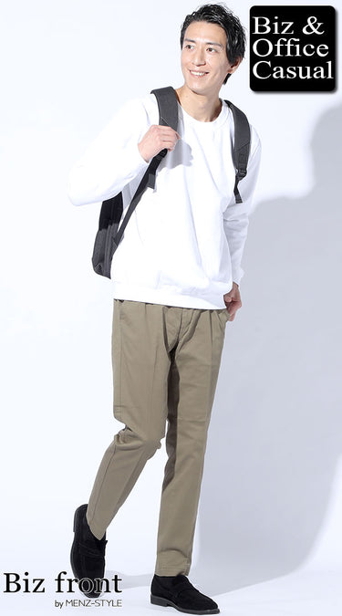 カーキのテーパードパンツのメンズコーデ