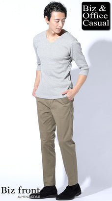 スラックスとtシャツのメンズコーデ例