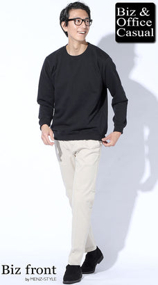 50代ぽっちゃり男性におすすめの黒スウェットトレーナー×ライトベージュスラックスの大人上品カジュアルコーデ