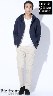 スラックスとtシャツのメンズコーデ例