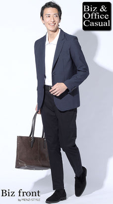 チノパンとポロシャツのコーデ例