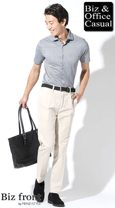 50代ぽっちゃり男性におすすめの白ストレッチシャツ×オフホワイトスラックスの上品スタイル