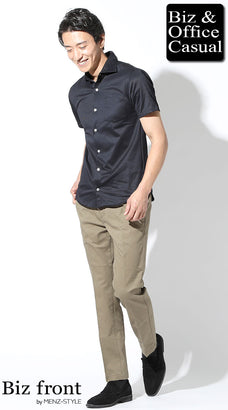 50代ぽっちゃり男性におすすめのネイビーストレッチシャツ×カーキチノスラックスの大人カジュアル