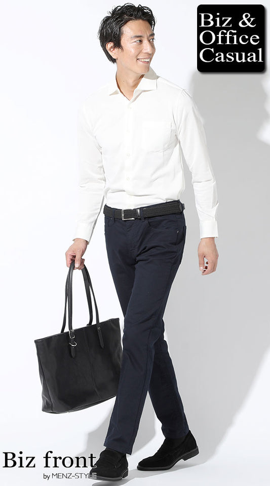 白長袖ストレッチシャツ×ネイビーストレッチチノパン×黒トートバッグ　シャツインスタイル　biz21ss_5218
