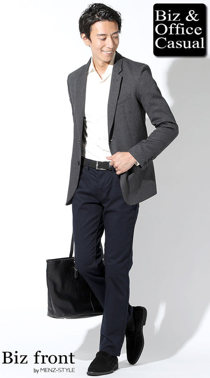 ネイビーパンツとチャコールグレージャケットを合わせた知的なビジネスカジュアルコーデ｜白シャツと黒ローファーで上品に引き締め