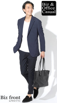 スラックスとtシャツのメンズコーデ例