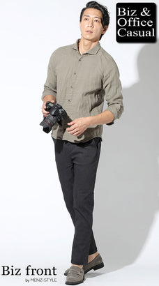 50代ぽっちゃり男性におすすめのカーキシャツ×チャコールパンツの秋カジュアル