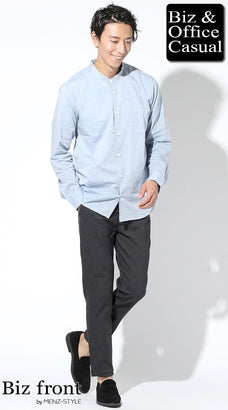 50代ぽっちゃり男性におすすめのブルーシャンブレーバンドカラーシャツ×チャコールグレーパンツの清潔感オフィスカジュアル