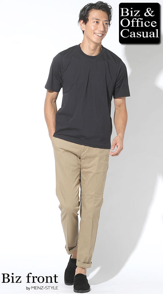 黒バックハイネック半袖Tシャツ×ベージュテーパードスラックスチノパン　biz21ss_8396