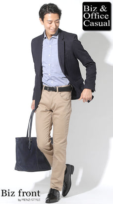 ネイビーテーラードジャケット×ネイビー形態安定シャンブレーシャツ×ベージュチノパン