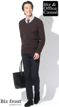 秋のネイビーパンツコーデ例