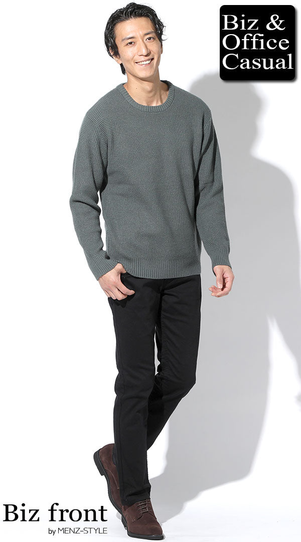 グリーンワッフル地丸首ニットセーター×黒スリムストレッチパンツ biz21-22aw_2529 ｜ ビジネス・オフィス・スマートカジュアル専門通販