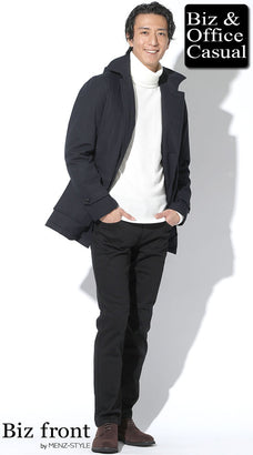 中綿コート×白タートルの洗練コーデ