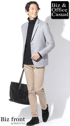 グレージャケット×ベージュパンツコーデ例