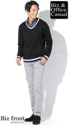 黒チルデンニット×デニムシャツ×グレーチノパン