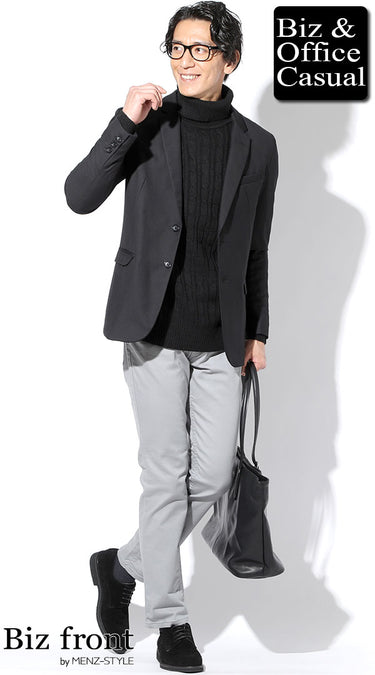 黒タートルネックの男らしい印象のコーディネート