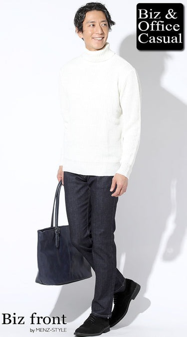 白タートルネックの清潔感のある爽やかなコーディネート