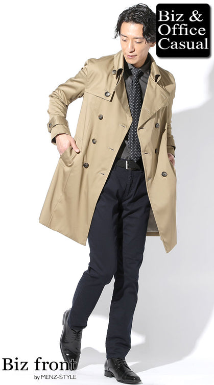 バー 服装 メンズ 冬 トレンチコート 黒デニムシャツ ネイビーパンツ 大人の上品コーデ
