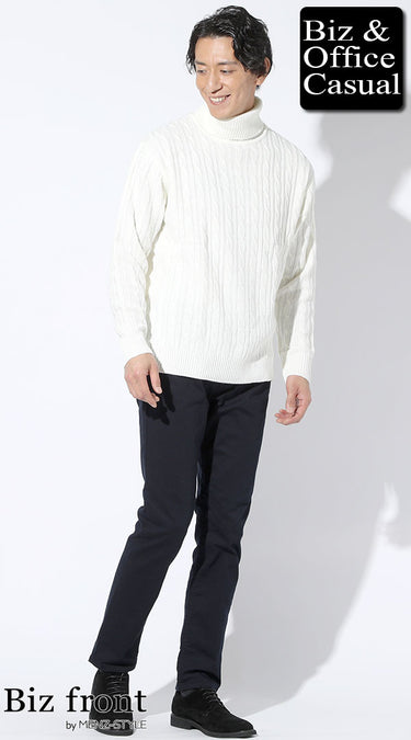 白タートルネックのメンズコーディネート