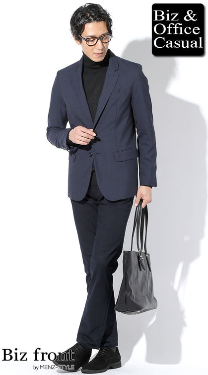 ネイビージャケット×ブラックタートルネック×ネイビースリムパンツの冬のクリスマスレストランコーデデ