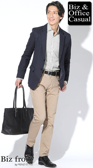 ネイビージャケット✕ベージュパンツコーデ例