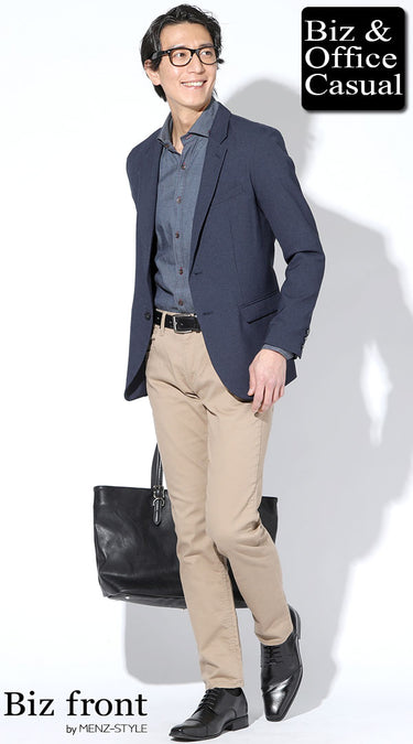 デニムシャツ×ベージュパンツの実際のコーデ例