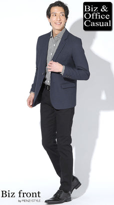 白スリムシャツとネイビージャケットのコーデ例