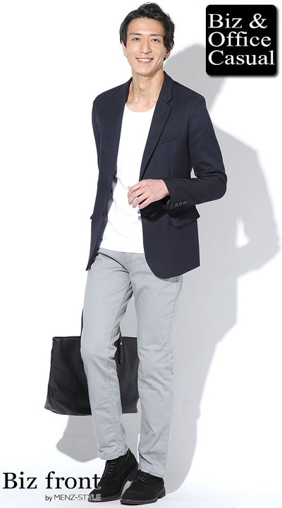 ネイビーテーラードジャケット×白Tシャツ×グレーストレッチチノパン