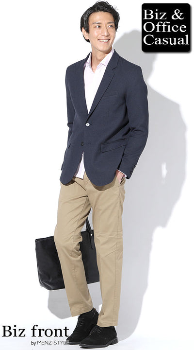 ネイビーテーラードジャケット×ピンクシャツ×ベージュテーパードスラックスチノパン