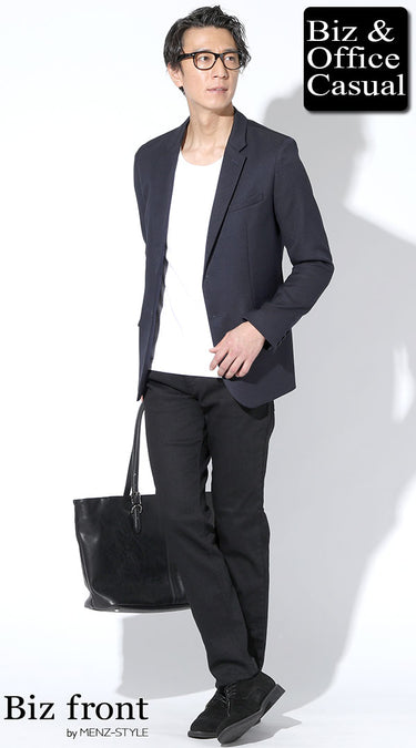 ネイビージャケット×クルーネックTシャツのコーデ